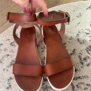 MIA Women's Tan Sandals